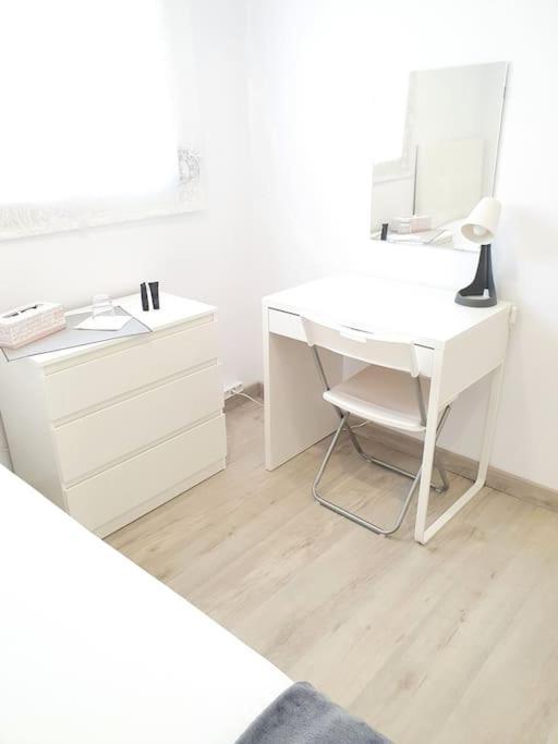 Habitaciones Bonitas Y Comodas L'Hospitalet de Llobregat Exteriör bild