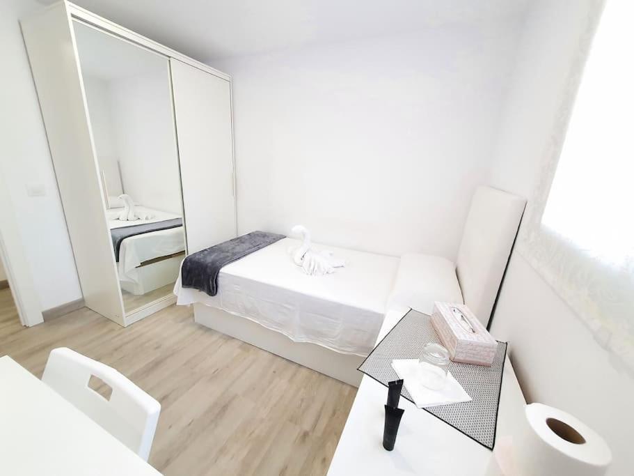 Habitaciones Bonitas Y Comodas L'Hospitalet de Llobregat Exteriör bild