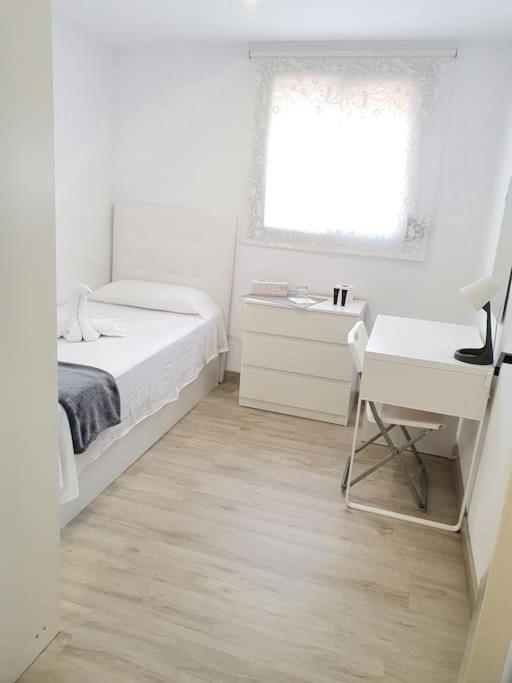 Habitaciones Bonitas Y Comodas L'Hospitalet de Llobregat Exteriör bild