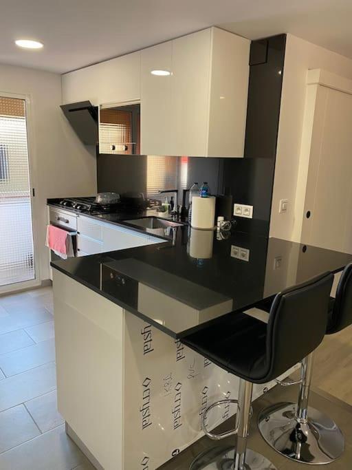 Habitaciones Bonitas Y Comodas L'Hospitalet de Llobregat Exteriör bild
