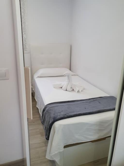 Habitaciones Bonitas Y Comodas L'Hospitalet de Llobregat Exteriör bild