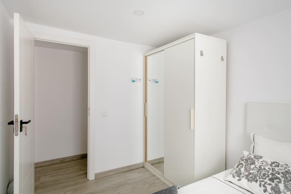 Habitaciones Bonitas Y Comodas L'Hospitalet de Llobregat Exteriör bild
