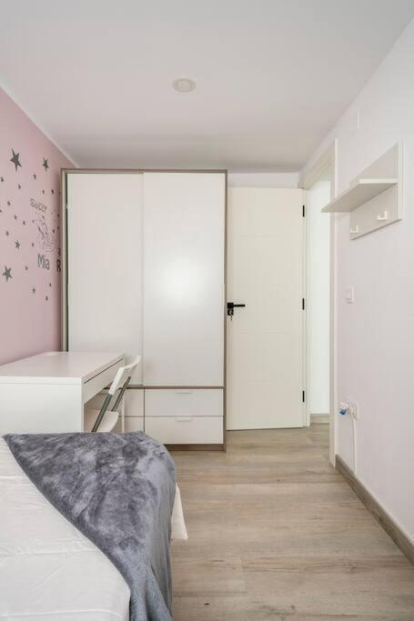 Habitaciones Bonitas Y Comodas L'Hospitalet de Llobregat Exteriör bild