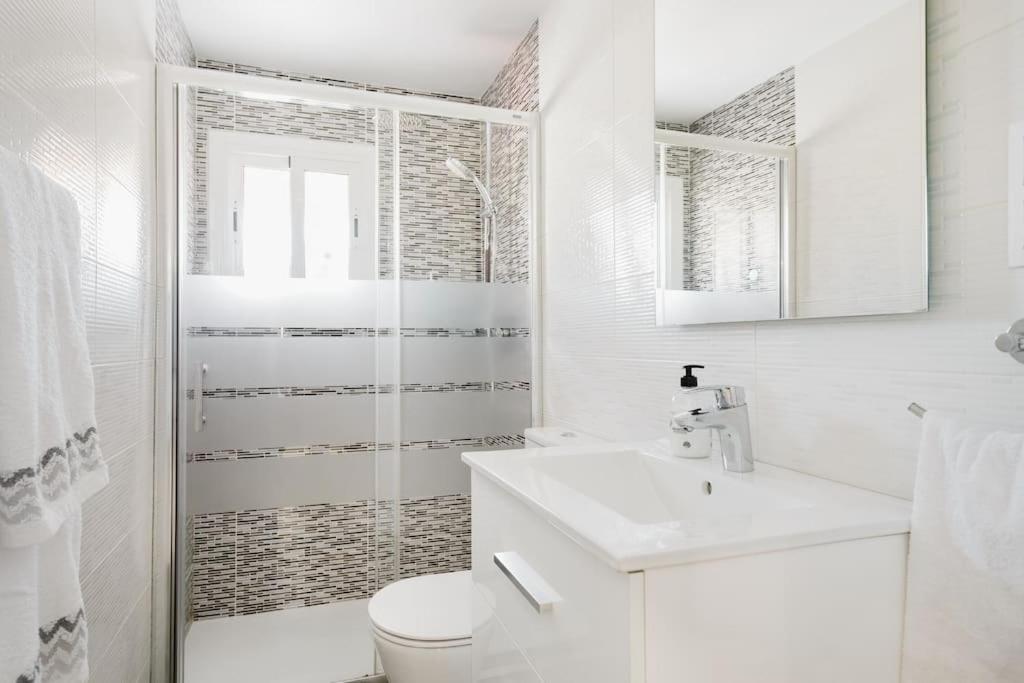 Habitaciones Bonitas Y Comodas L'Hospitalet de Llobregat Exteriör bild
